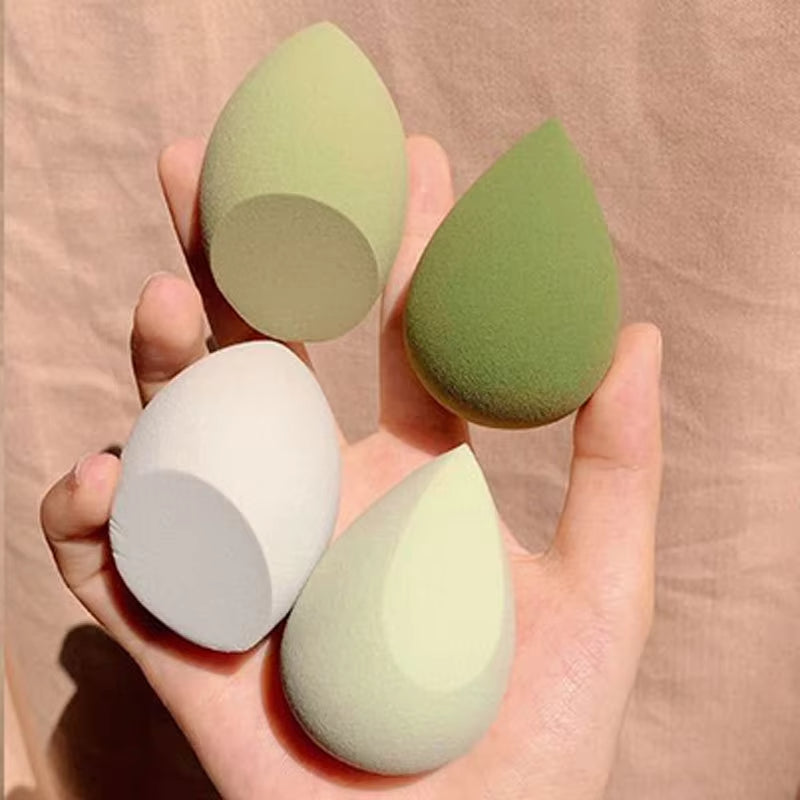 Make-up sponge set toegepast op de huid
